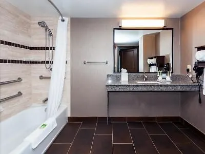 Hotel Express & By Ihg 2*