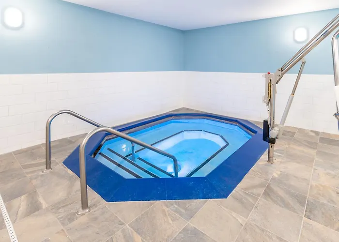 Hotel Express & By Ihg 2*
