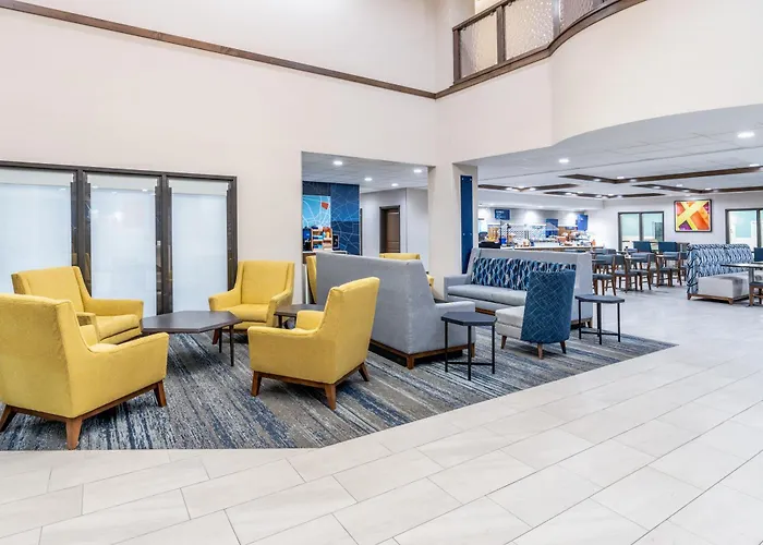 Hotel Express & By Ihg 2*