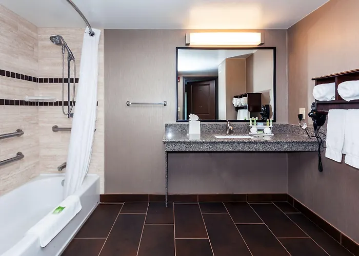 Express & By Ihg 2*