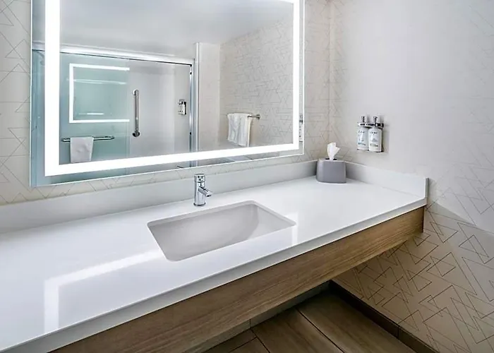 Hotel Express & By Ihg