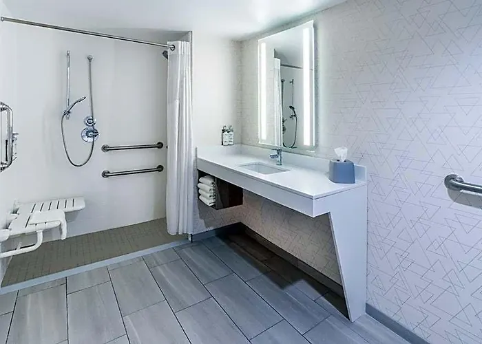 Express & By Ihg Hotel 2*